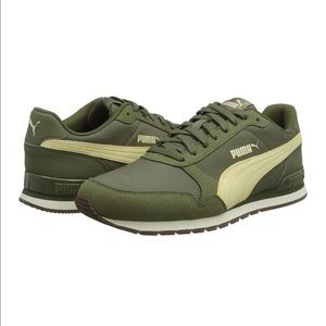 NWOT PUMA Unisex ST Runner V2 Sneaker
